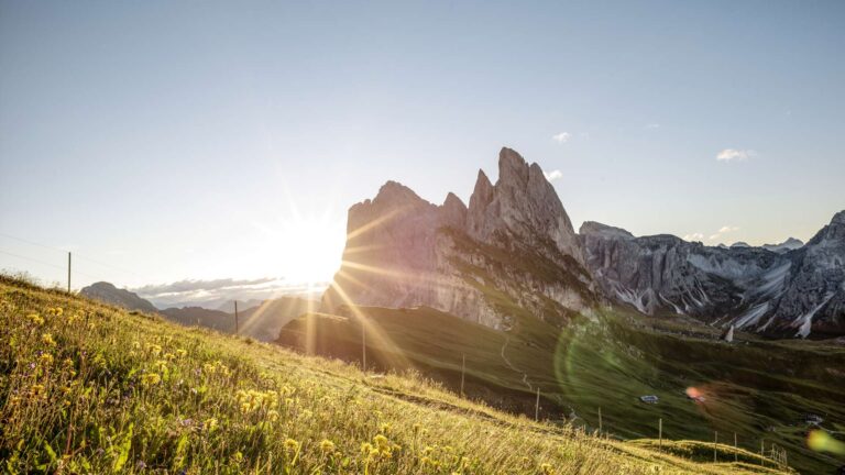 Kleinfein-Hotels-Suedtirol-Regionen-und-Orte-Groeden-Wandern-Seceda-IDM-c-Andreas-Mierswa