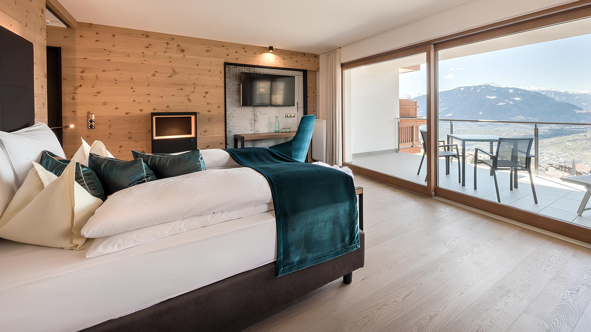 schöne Zimmer in Südtirol Bett mit Ausblick