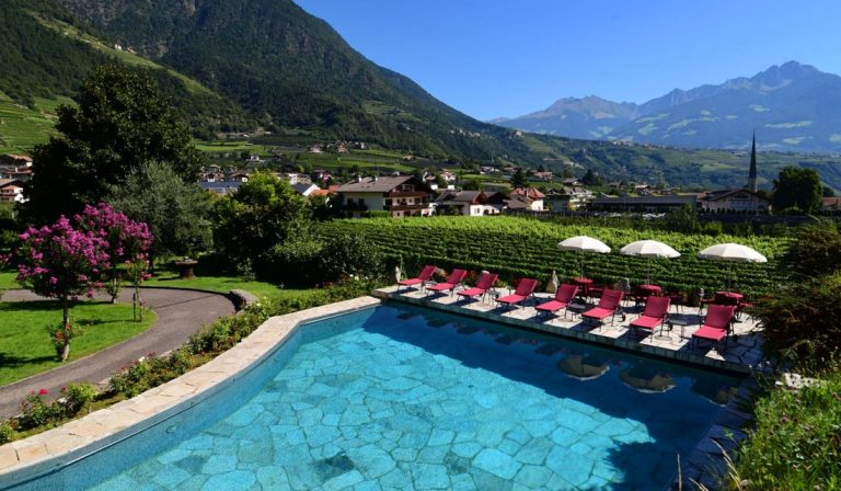 10 Kleinfein Hotels Suedtirol Ansitz Puenthof Gastgeber