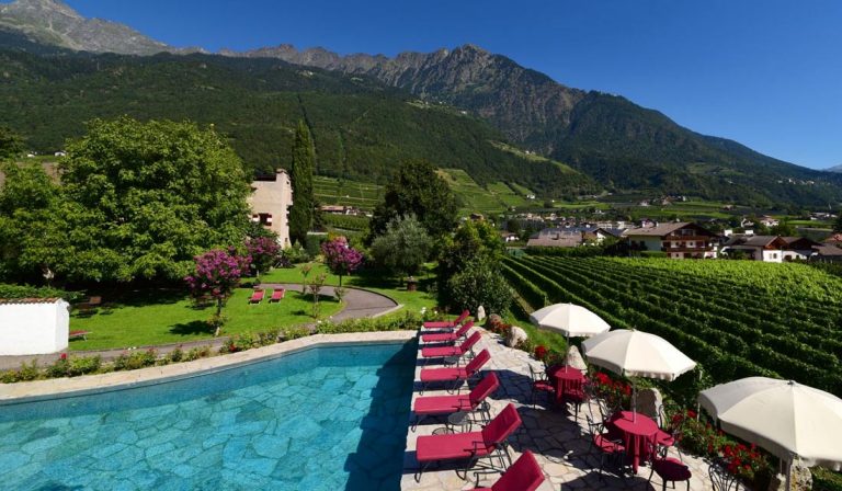 11 Kleinfein Hotels Suedtirol Ansitz Puenthof Gastgeber