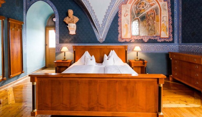 12 Kleinfein Hotels Suedtirol Prissian Schloss Wehrburg