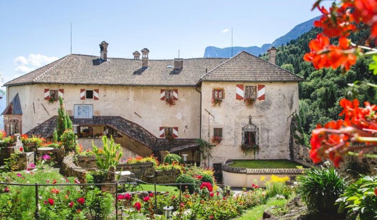 17 Kleinfein Hotels Suedtirol Prissian Schloss Wehrburg